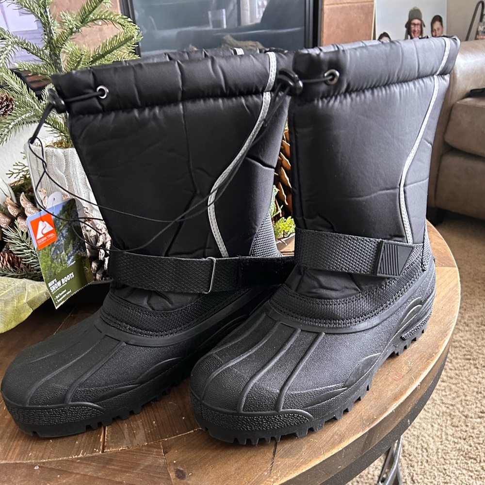 Men’s Snow Boots. Size 10